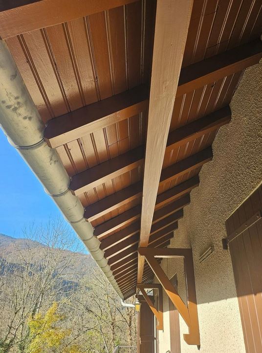 Avant toit peinture après travaux